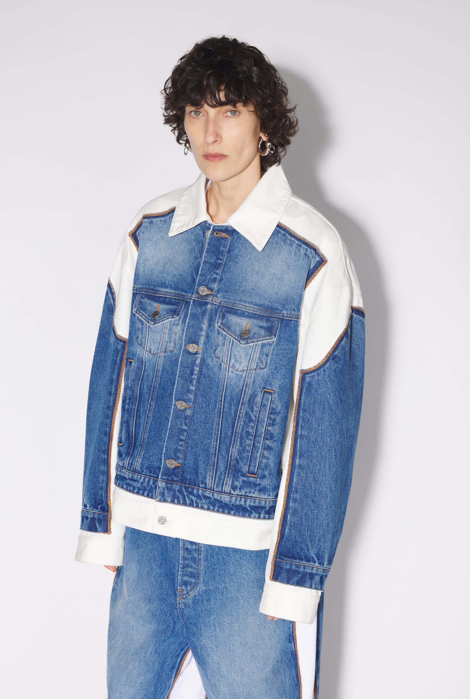 DENIM JACKET WITH CONTRASTED DENIM DETAILS VINTAGE BLUE/WHITE