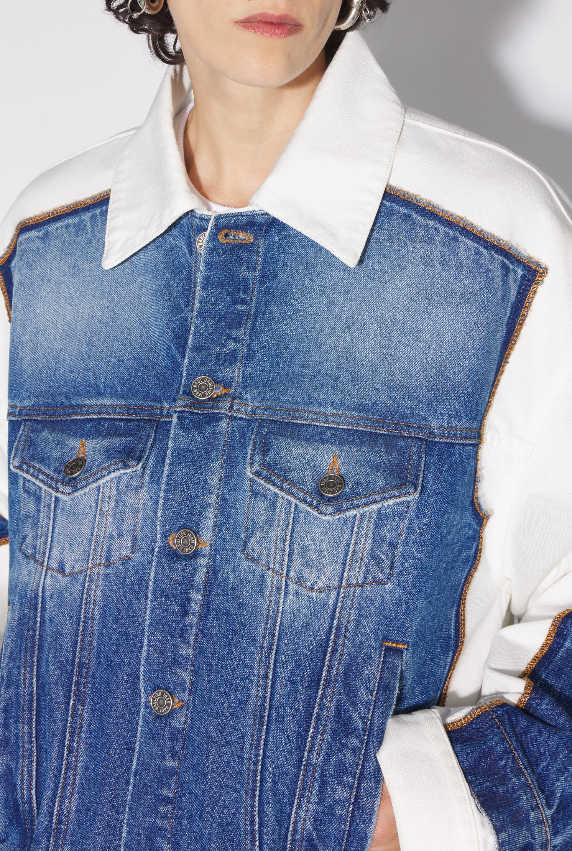 DENIM JACKET WITH CONTRASTED DENIM DETAILS VINTAGE BLUE/WHITE