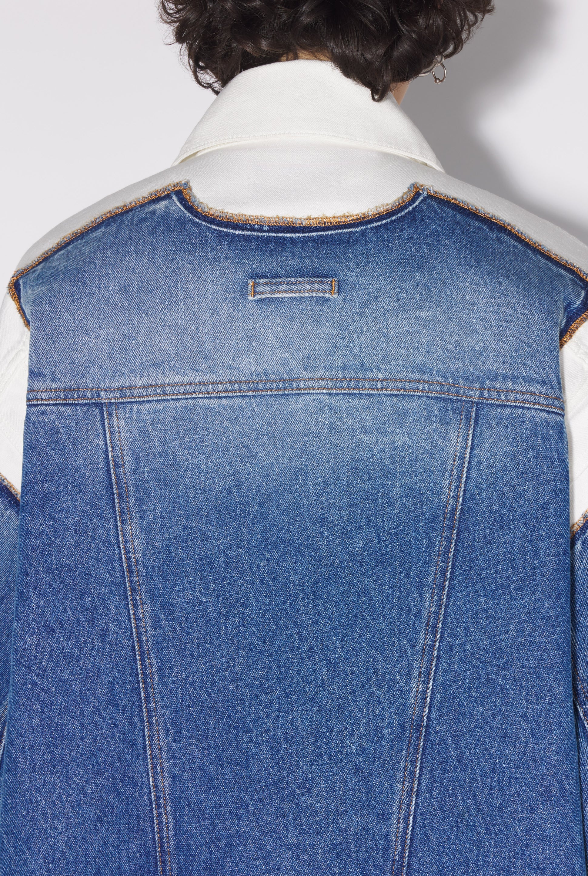 DENIM JACKET WITH CONTRASTED DENIM DETAILS VINTAGE BLUE/WHITE