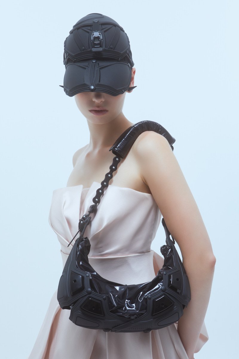 M02 SMALL HALF MOON BAG BLACK SHINY BLACK MATTBIKE