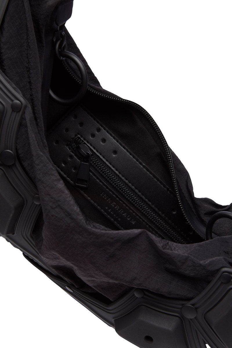 MODULE M02/SMALL HALF MOON BAG BLACK MATT BAMBOO
