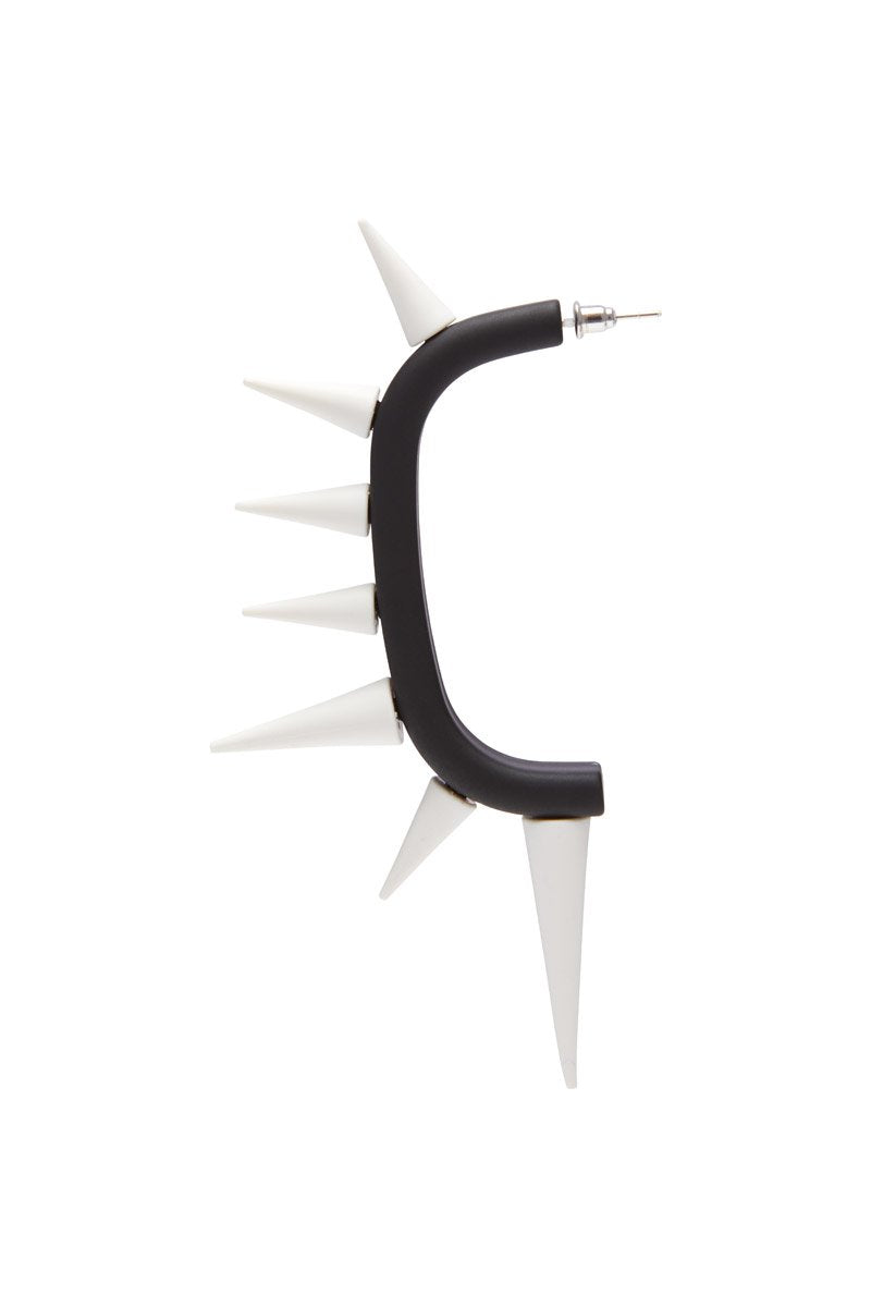 OBJECT EA8/SEVEN SPIKE EARRING BLACK MATT / WHITE