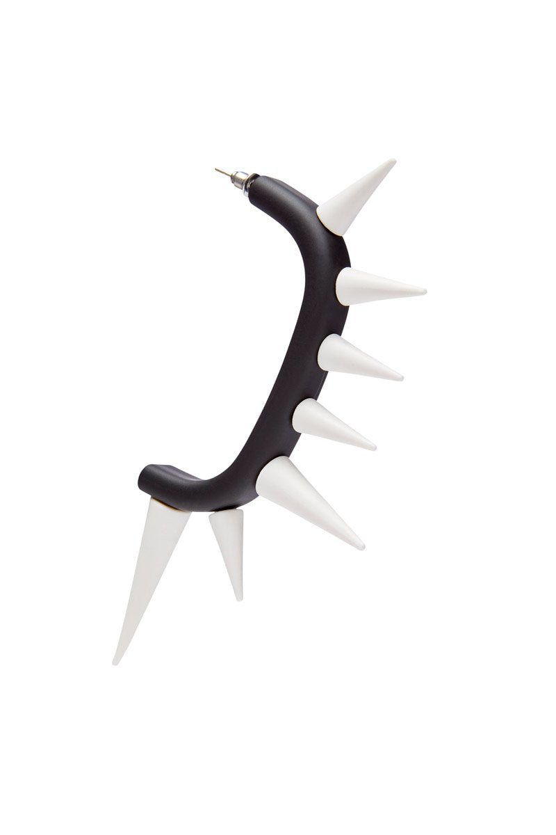 OBJECT EA8/SEVEN SPIKE EARRING BLACK MATT / WHITE