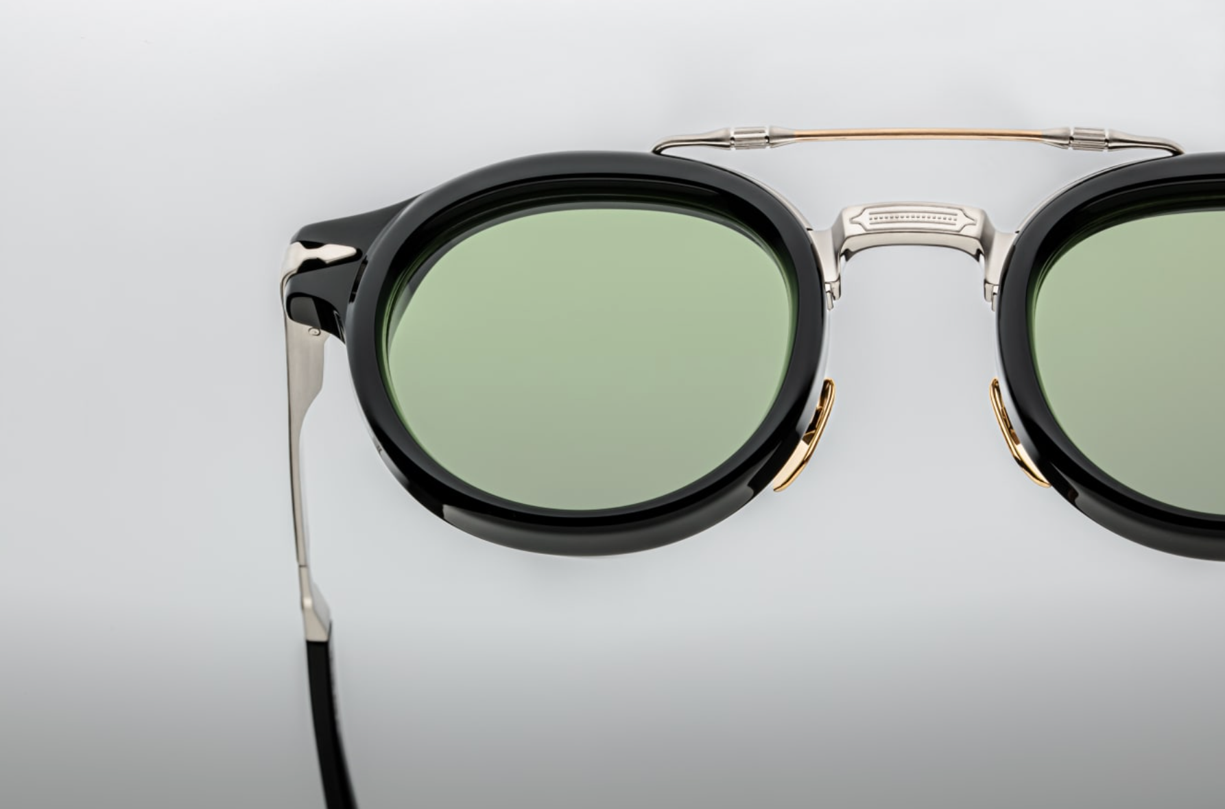 DELAGE NOIR SILVER LIGHT GREEN MINERAL GLASS