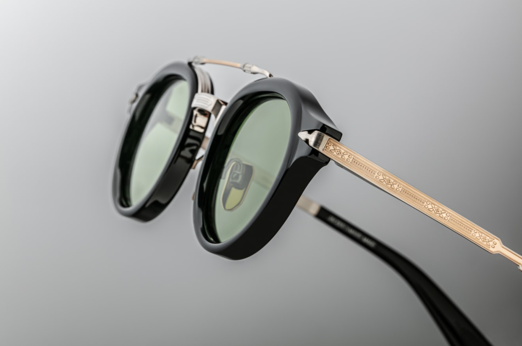 DELAGE NOIR SILVER LIGHT GREEN MINERAL GLASS