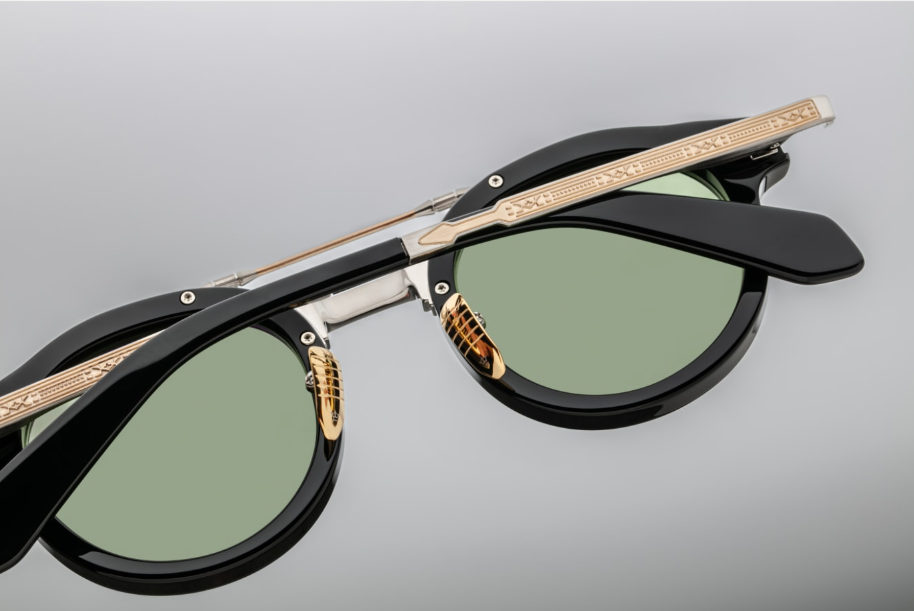 DELAGE NOIR SILVER LIGHT GREEN MINERAL GLASS