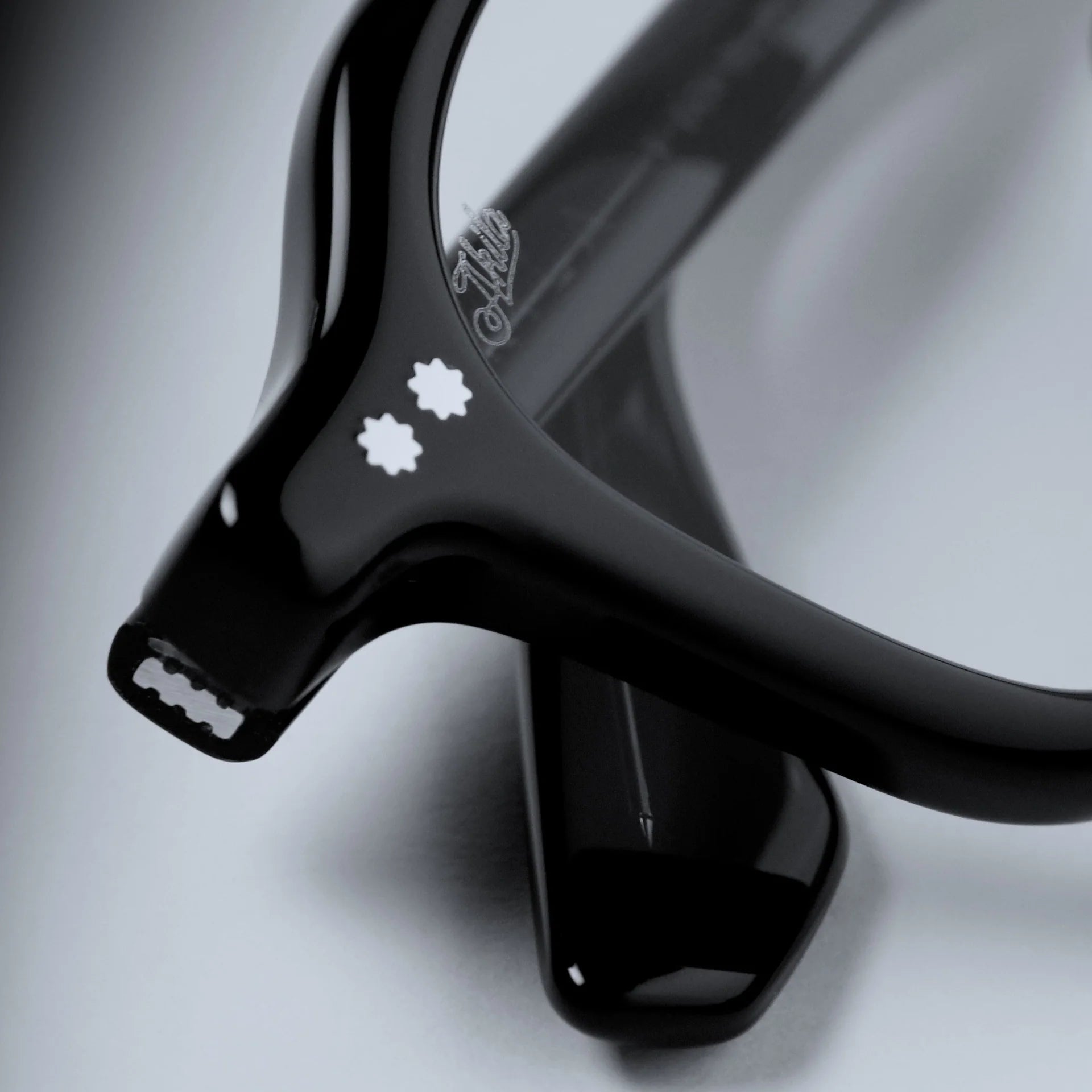 IRIS BLACK CLEAR